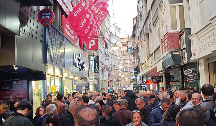 Arcan'ın Çağrısının Ardından CHP'liler İl Binasına Akın Etti!