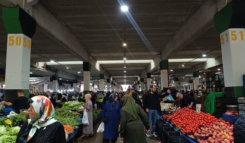 Doğu Kışla Pazarı'nda Bayram Yoğunluğu