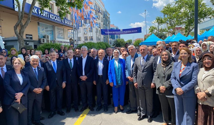 AK Parti’de bayramlaşma mesajı: “Muhalefet girdaba saplandı, biz işimize bakıyoruz”