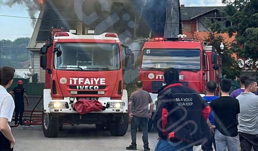 Evde çıkan yangın mahalleyi ayağa kaldırdı
