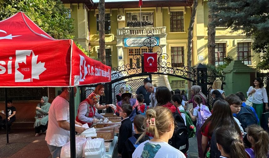 İzmit Belediyesi’nden Öğrencilere Tatlı Jest