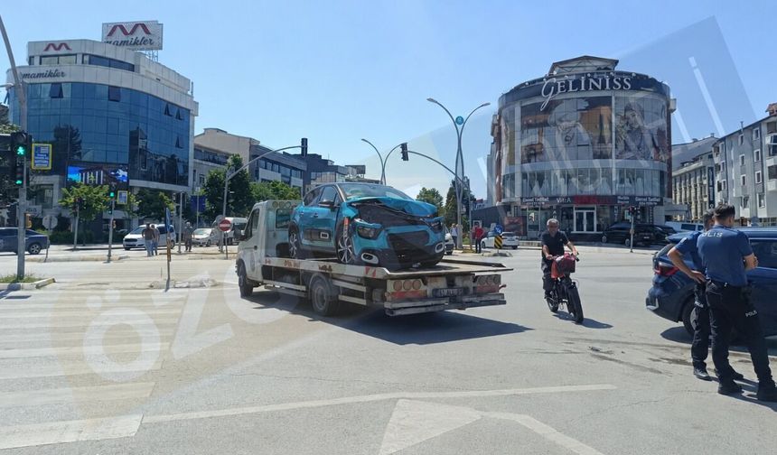 İzmit Kandıra Sapağı’nda iki araç çarpıştı: 1 yaralı