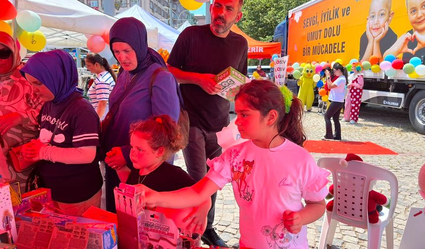 LÖSEV'in umut taşıyan tırı İzmit'te