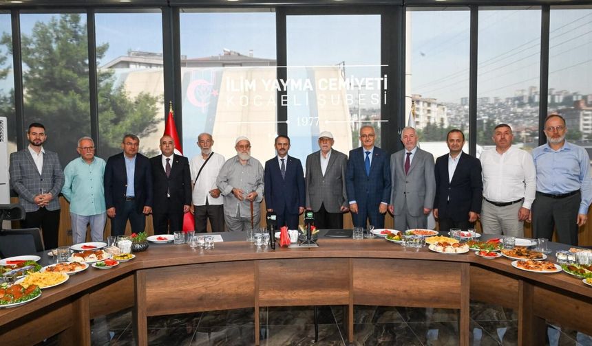 İlim Yayma Cemiyeti’nde Hizmet Veren İsimlere Ödül