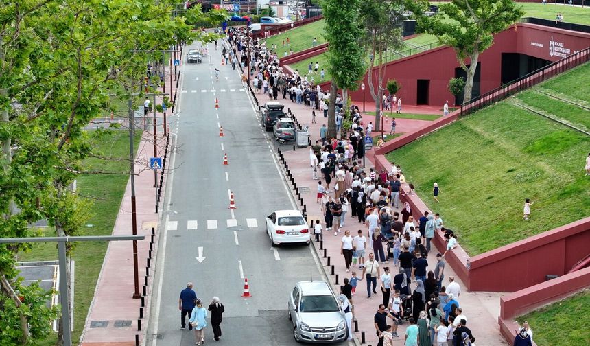 Körfez Aqua İlk Günden Doldu Taştı: 2 Saatte 2 Bin Kişi