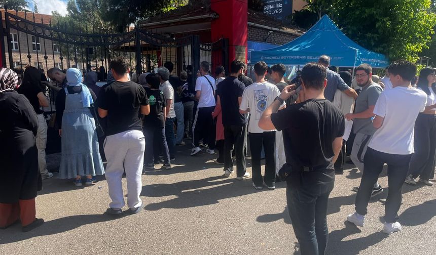 YKS'de ikinci gün heyecanı: Maraton AYT ve YDT ile tamamlanıyor