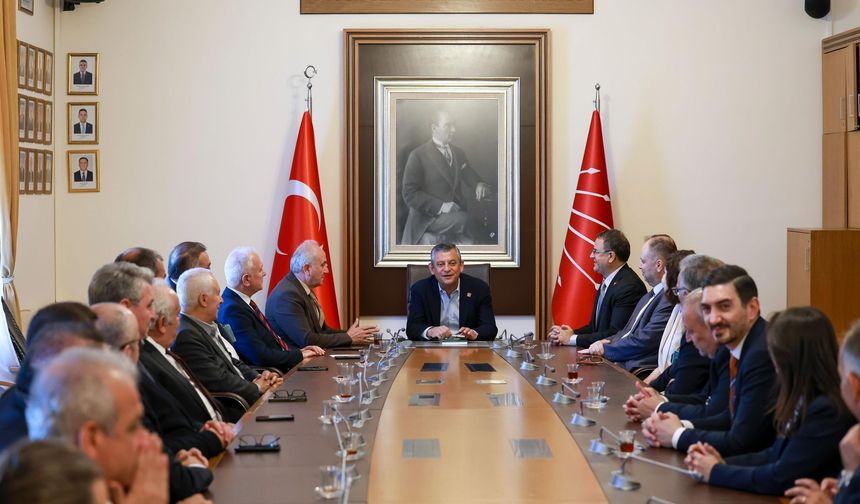 CHP Büyükşehir Meclis Grubu'ndan Özgür Özel'e destek ziyareti