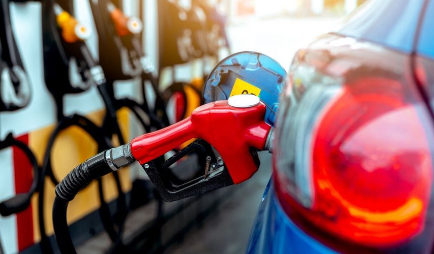 Motorine zam geldi, akaryakıt tabelaları değişti