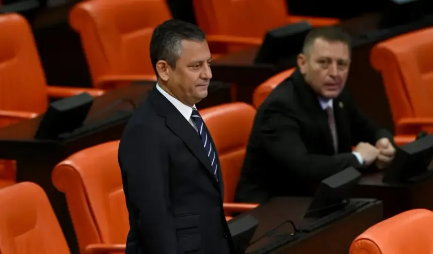 Özel, kurulacak partinin adını açıkladı! İşte isim ve logo detayları...