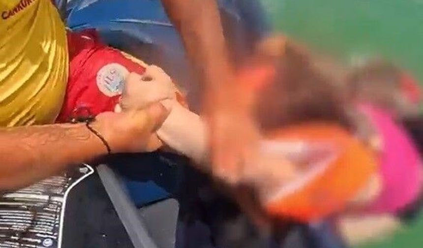15 Yaşındaki Kız Akıntıya Kapıldı! İşte Saniye Saniye O Görüntüler...