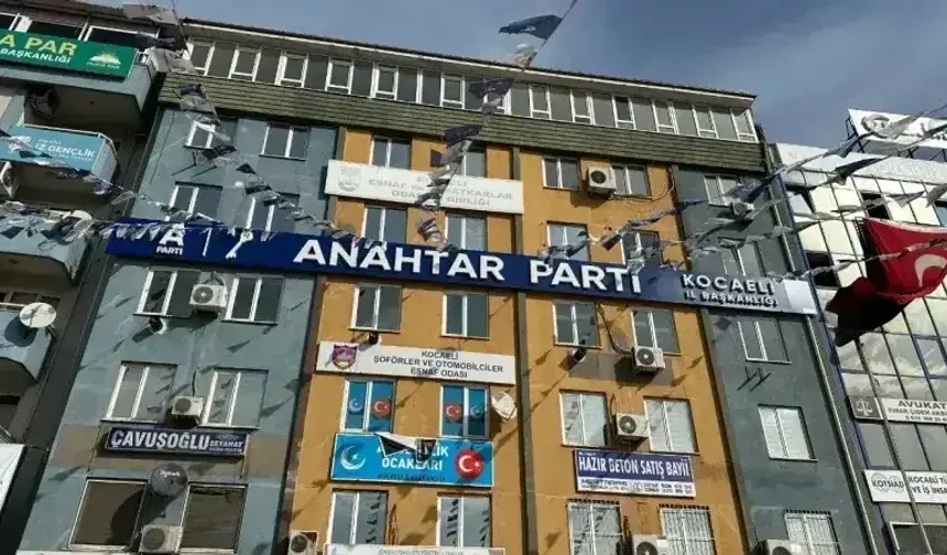Anahtar Parti’de İstifa Depremi! 10 Yönetici Görevi Bıraktı