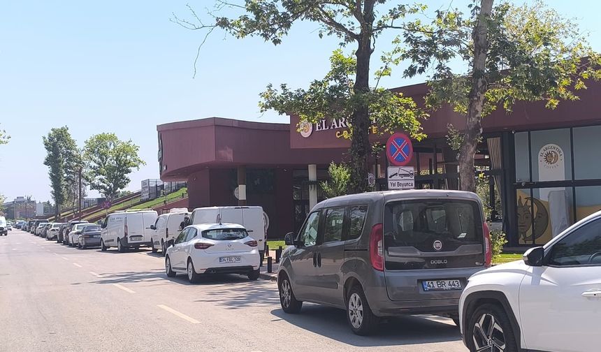 Ücretli oldu ama değişen bir şey olmadı