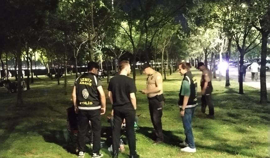 İzmit sahilinde huzur uygulaması: 300 kişi ile 82 araç sorgulandı