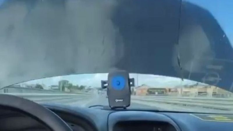 Seyir halindeki otomobilde dehşet anları