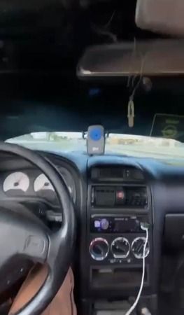 <p>O esnada otomobilin çevresinde farklı bir aracın olmaması ve sürücünün soğukkanlılığı daha büyük bir kazanın önüne geçti.  Olay anı ise saniye saniye cep telefonu kamerasıyla kaydedildi.</p>
<p><span style="background-color: #ffcc99;"><strong>HABER DEVAM EDİYOR, SAYFAYI İLERLETİNİZ &gt;&gt;&gt;</strong></span></p>