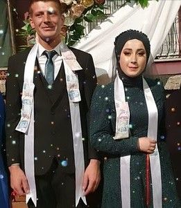 <p>Yusuf Aksarı’nın 1 ay önce nişanlandığı, 4 ay sonra da düğün yapacağı öğrenildi. Gencin cenazesi, Akyazı Erdoğdu Mahallesi Muhacirler Cami’nde kılınan namazın ardından, Aşağı Mahalle Mezarlığı’nda defnedildi.</p>
<p><strong>HABER DEVAM EDİYOR,SAYFAYI İLERLETİNİZ &gt;&gt;&gt;</strong></p>