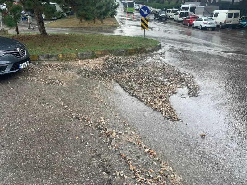 Yuvam Akarca’da zor anlar! Adeta buz pisti gibi kaydırdı