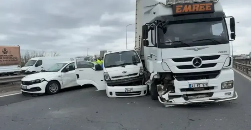 TEM Kocaeli geçişinde zincirleme kaza! 