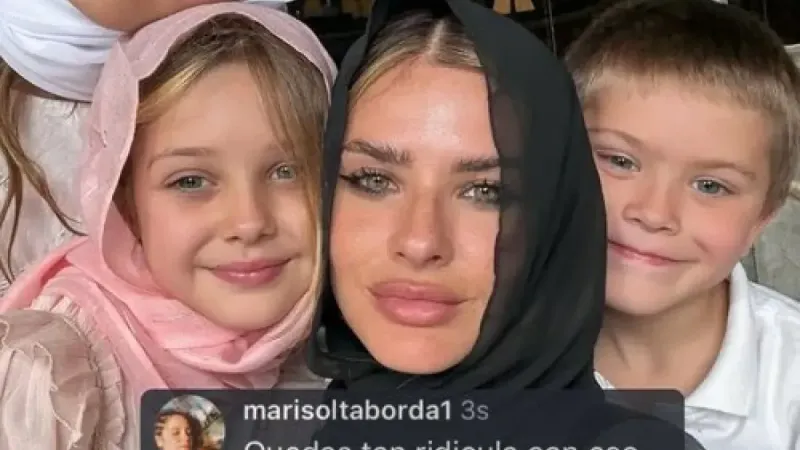 <p>Ayasofya ziyareti sırasında başını örten Suarez, bu görüntüleri de sosyal medya hesabında paylaştı. Ancak takipçilerinden birinin “Gülünç duruyorsun” yorumu üzerine Suarez, tepkisini dile getirerek yoruma sert bir yanıt verdi. O anlar sosyal medyada tartışma konusu oldu.</p>