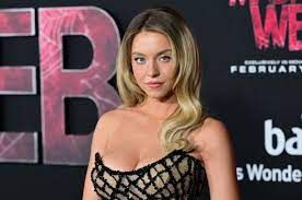 <p class="text">Tartışmanın, Sydney Sweeney'in siyasi görüşünü eleştirmeye doğru gitmesi, ABD Başkanı Donald Trump'ın da konuya dahil olmasına yol açtı.</p>
<p class="text"><em><strong>SAYFAYI İLERLETİN >>>></strong></em></p>