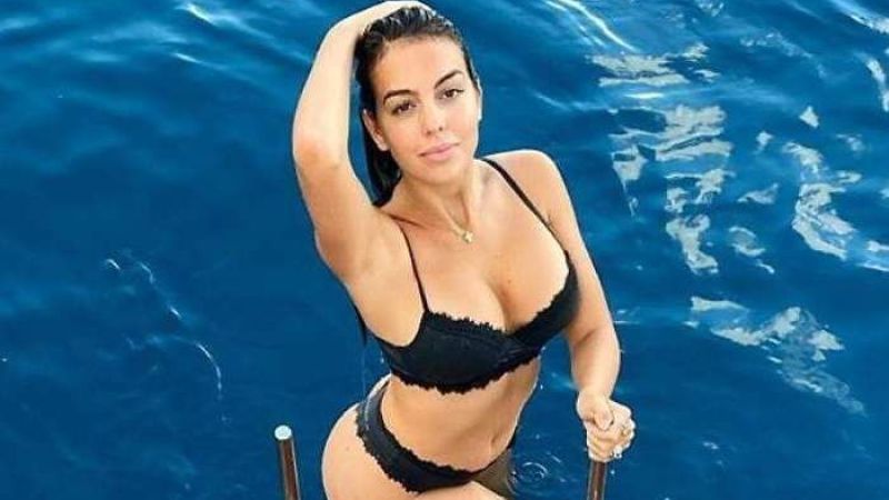 <p>2016 yılından bu yana birlikte olan çiftin 7 yaşında Alana ve 2 yaşında Bella adında iki kızları bulunuyor<br /><strong><br />SAYFAYI İLERLETİN >>></strong></p>