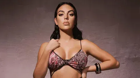 <p class="text">O anları ise Georgina Rodriguez sosyal medyada paylaşarak müjdeyi verdi.</p>
<p><strong>SAYFAYI İLERLETİN >>></strong></p>