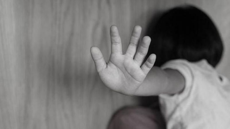 Otizmli oğlunu istismar etti!