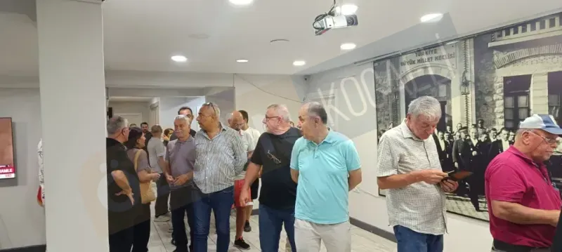 CHP İzmit'te seçim de kavga da başladı