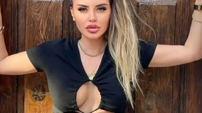 Ebru Polat Pozlarıyla Sosyal Medyayı Ayağa Kaldırdı!