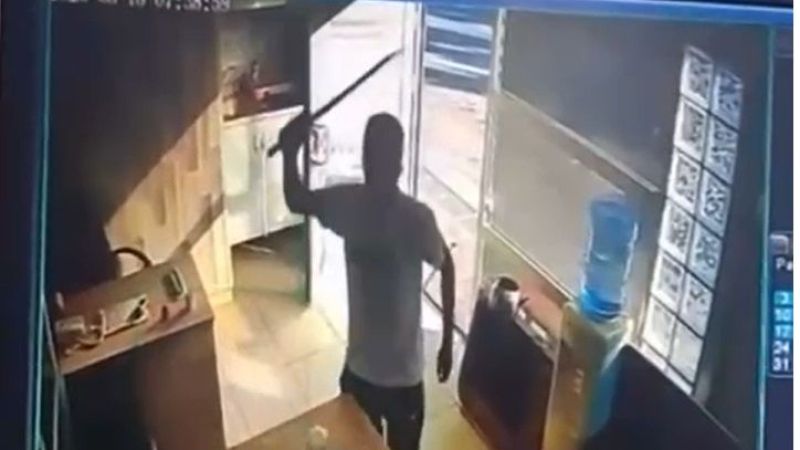 Taksiciyi Kılıçla Doğradı!