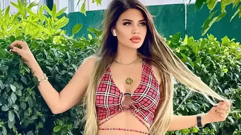 Ebru Polat Pozlarıyla Sosyal Medyayı Ayağa Kaldırdı!