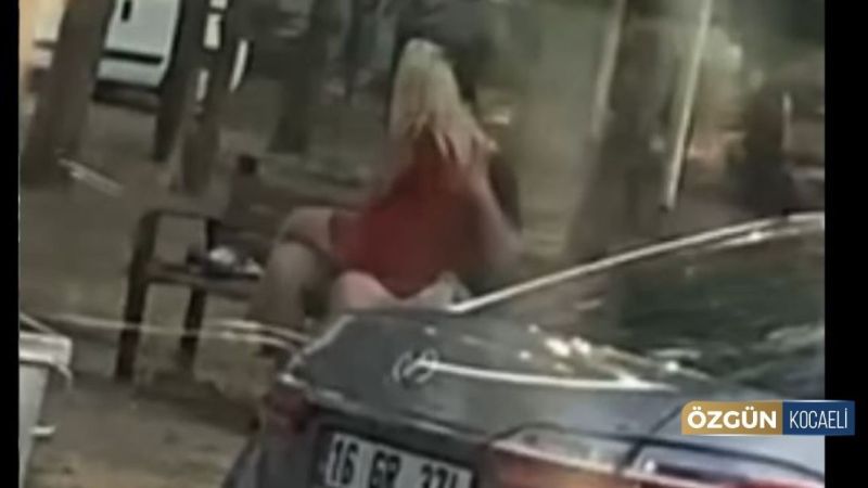Parkın ortasında uygunsuz hareketler!