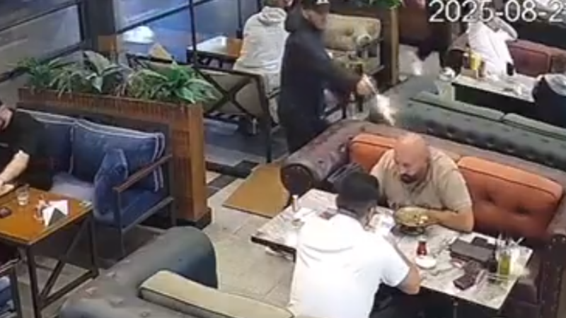 Çay İçerken Kafasına Sıktılar