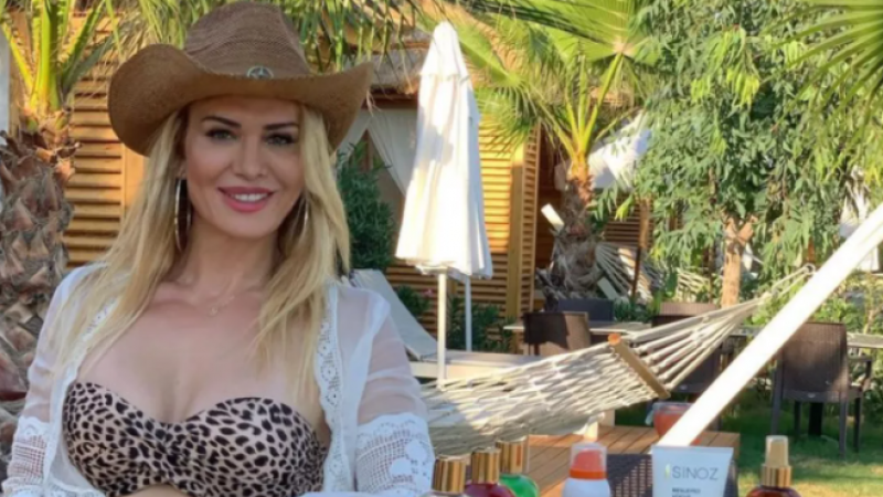 <p> Nagihan altınları paylaşarak "Görgüsüzlüğü sevmem ama hiç böyle bir şey görmedim. 50 gram, 100 gram, külçeler... İnanamıyorum. Şoklar içerisindeyim bu kadar sevildiğimi bilmiyordum" dedi.</p>