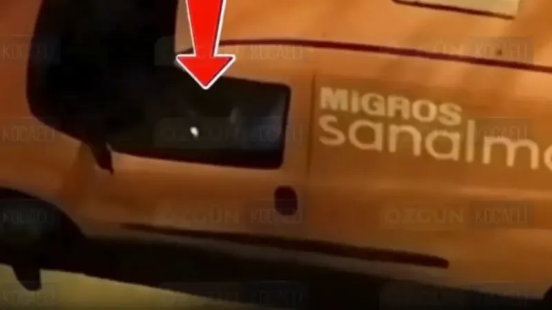 Araç içerisinde müstehcen görüntüler!