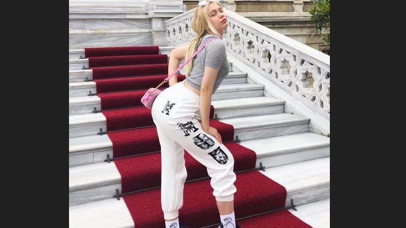 <p>Genç şarkıcı, çocuk yaşta sahneye çıkan isimlerin yaşadığı baskıların göz ardı edilmemesi gerektiğini vurguladı.</p>