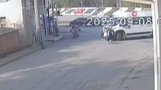 Okula Giderken Servisin Altında Kaldılar