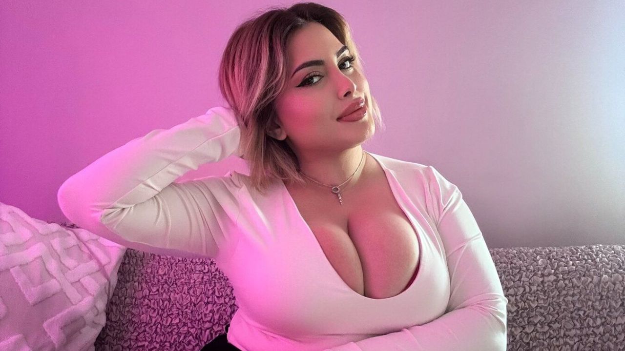 <p>Fiziksel özellikleri de takipçileri tarafından merak edilen Dilan Dere, 2025 yılı itibarıyla 25 yaşındadır. 1.68 metre boyunda ve 57 kilo ağırlığında olan genç fenomen, fit görüntüsüyle de beğeni toplamaktadır.</p>