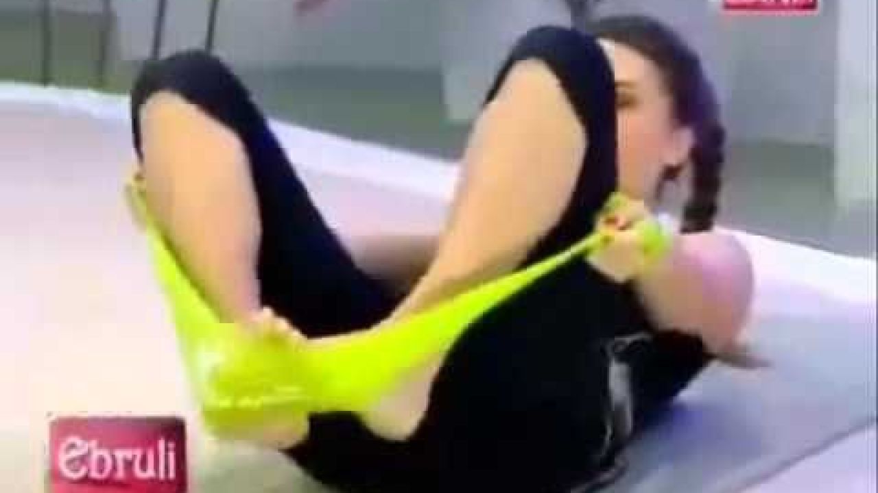 <p>Ünlü isim Ebru Şallı, bu anlarını "Banyonuzu temizlerken de pilates yapın pls." notu ile paylaştı. </p>
<p><strong>FOTOĞRAFLARI GÖRÜNTÜLEMEK sayfayı ilerletin>></strong></p>