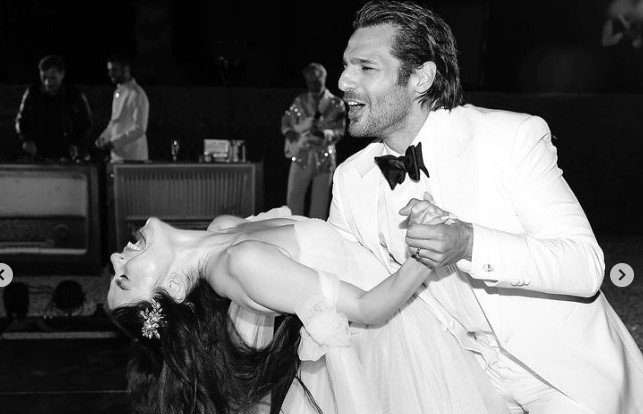 0X0 Guzel Jest Ozge Gurel Ve Serkan Cayoglunun Hayranlari Cifte Dugun Hediyesi Olarak 1663991866925