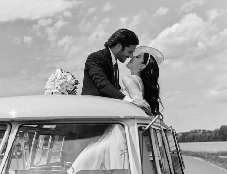 0X0 Guzel Jest Ozge Gurel Ve Serkan Cayoglunun Hayranlari Cifte Dugun Hediyesi Olarak 1671882610646