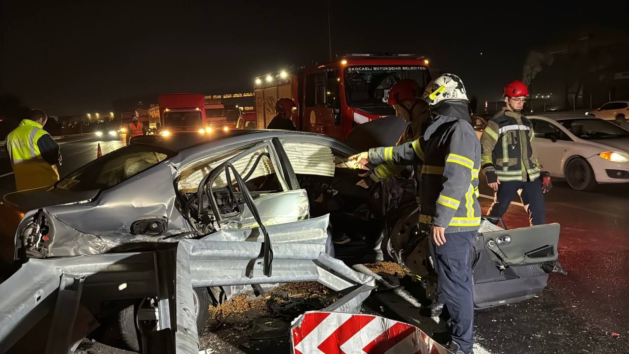 Aa 20251115 39718308 39718304 Kocaelide Uc Aracin Karistigi Trafik Kazasinda 6 Kisi Yaralandi