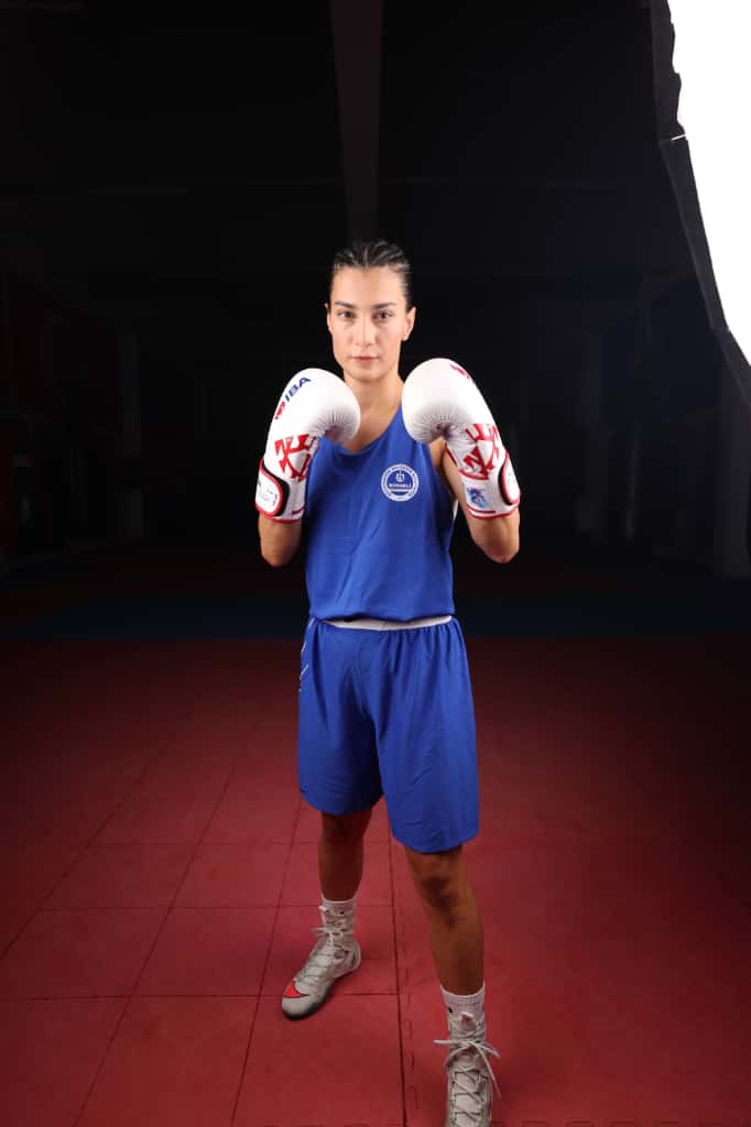 Ayşen, Riyad'da Şanlı Bayrağımızı Göndere Çekti (5)