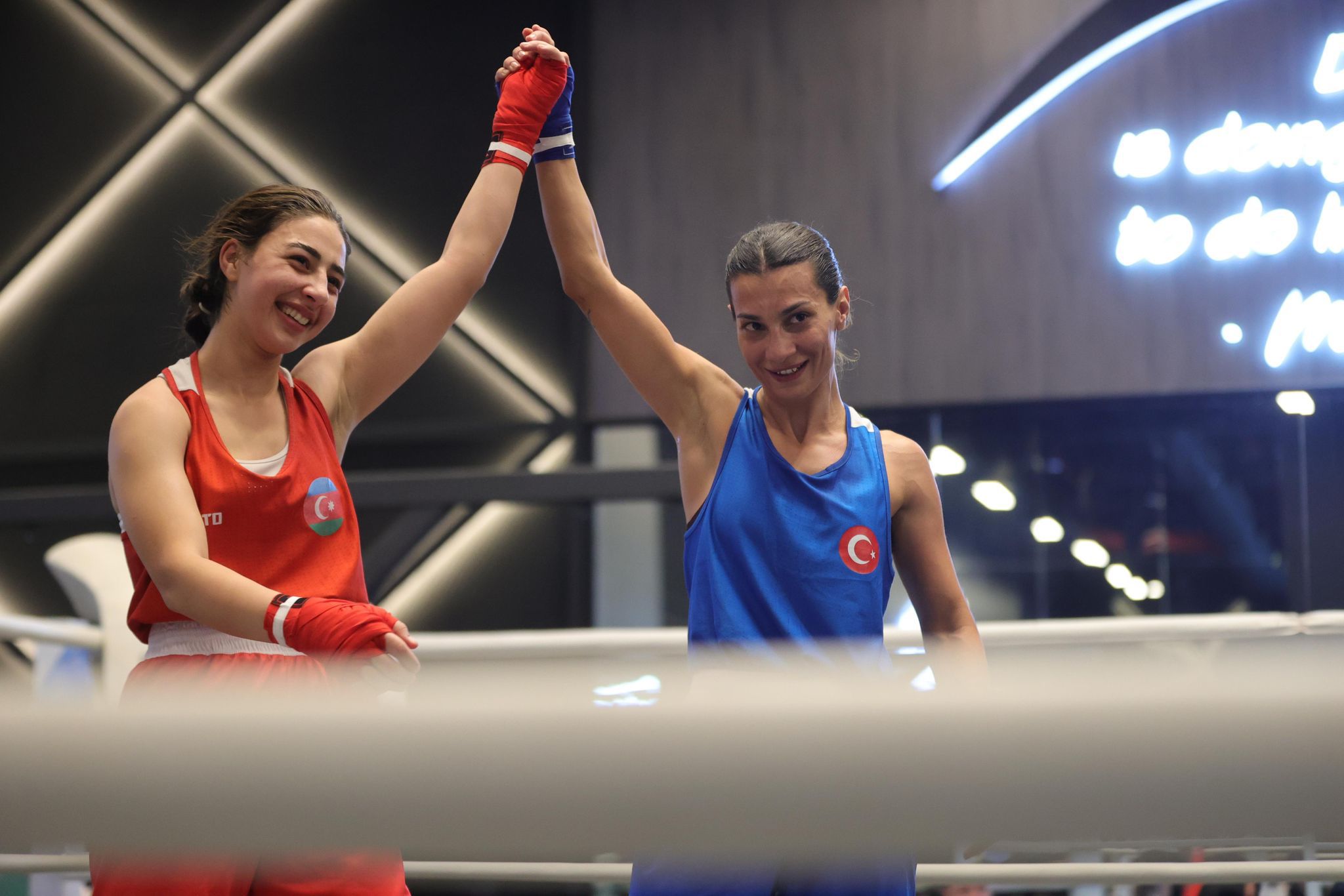 Ayşen, Riyad'da Şanlı Bayrağımızı Göndere Çekti (7)