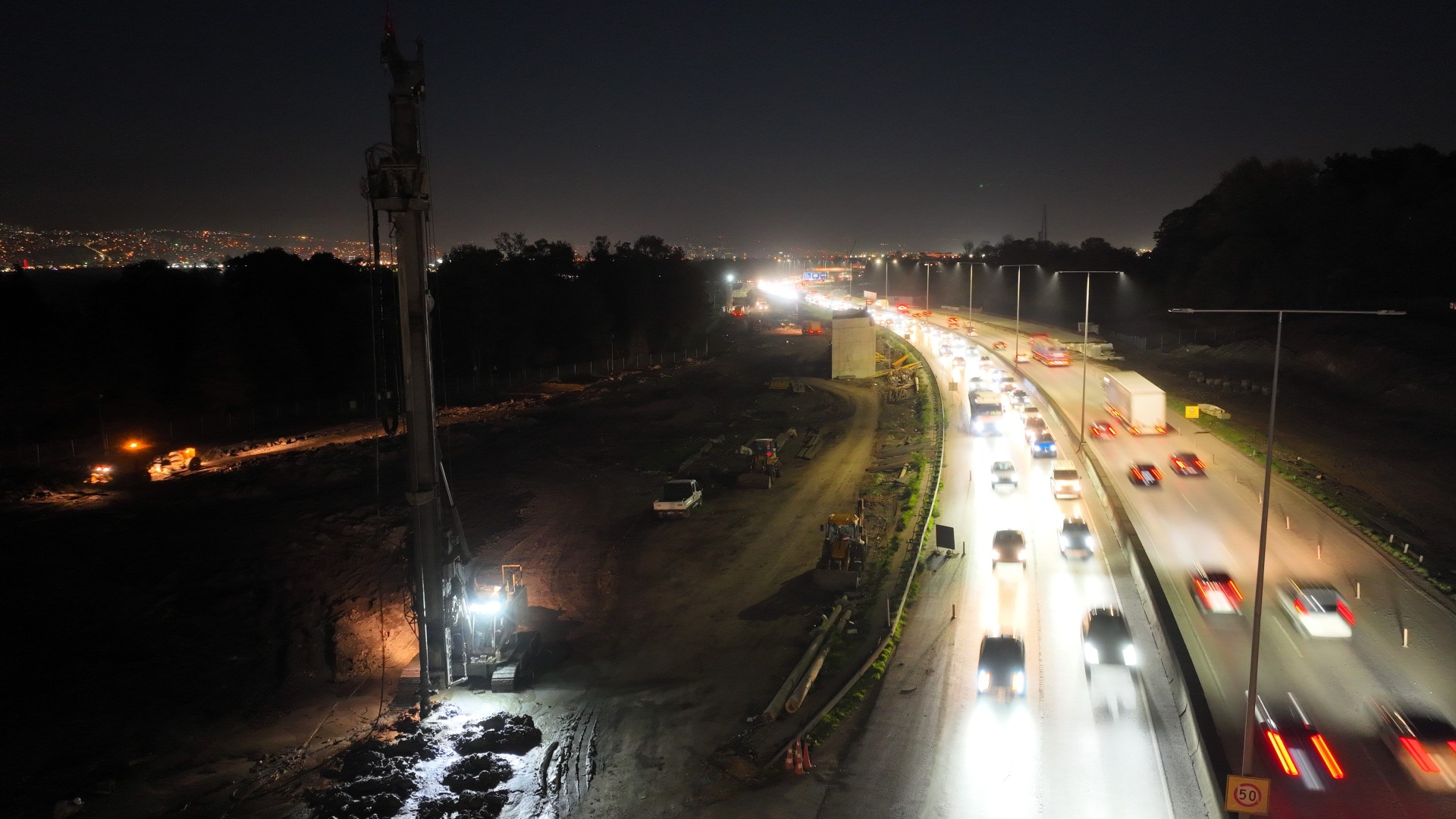 Başiskele Kavşak Projesi'nde Işıklar Hiç Sönmüyor (1)