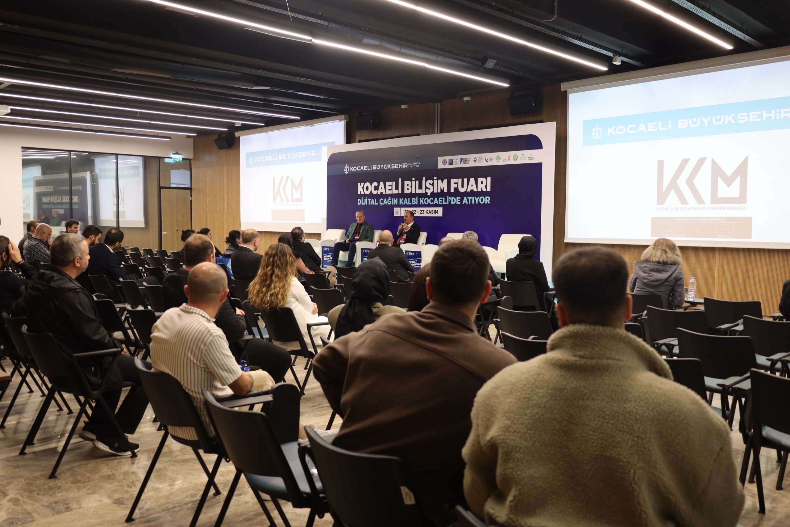 Bilişim Fuarı'nda Geleceğin Teknolojileri Konuşuldu (4)