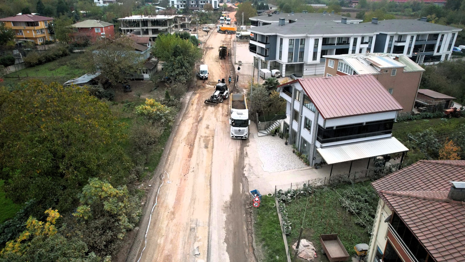 Büyükşehir, Kartepe Çepni Caddesi'ni Yeniliyor (2)