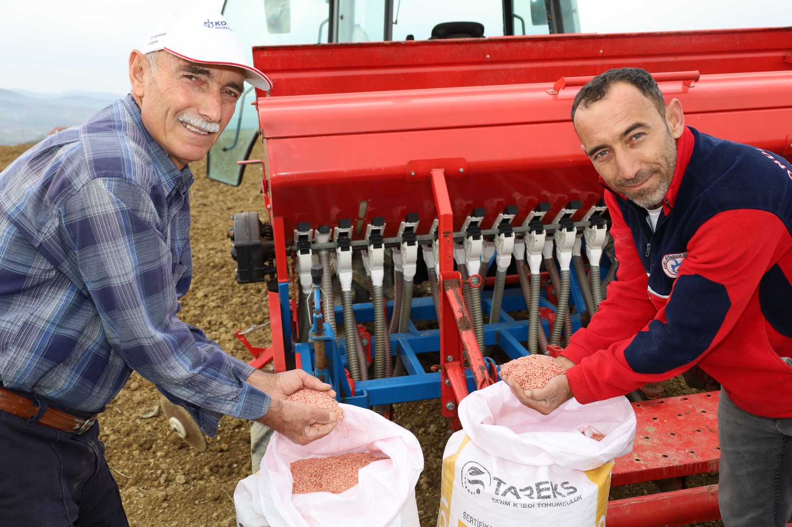 Büyükşehir'in Hibeli Tohumları Toprakla Buluştu (1)