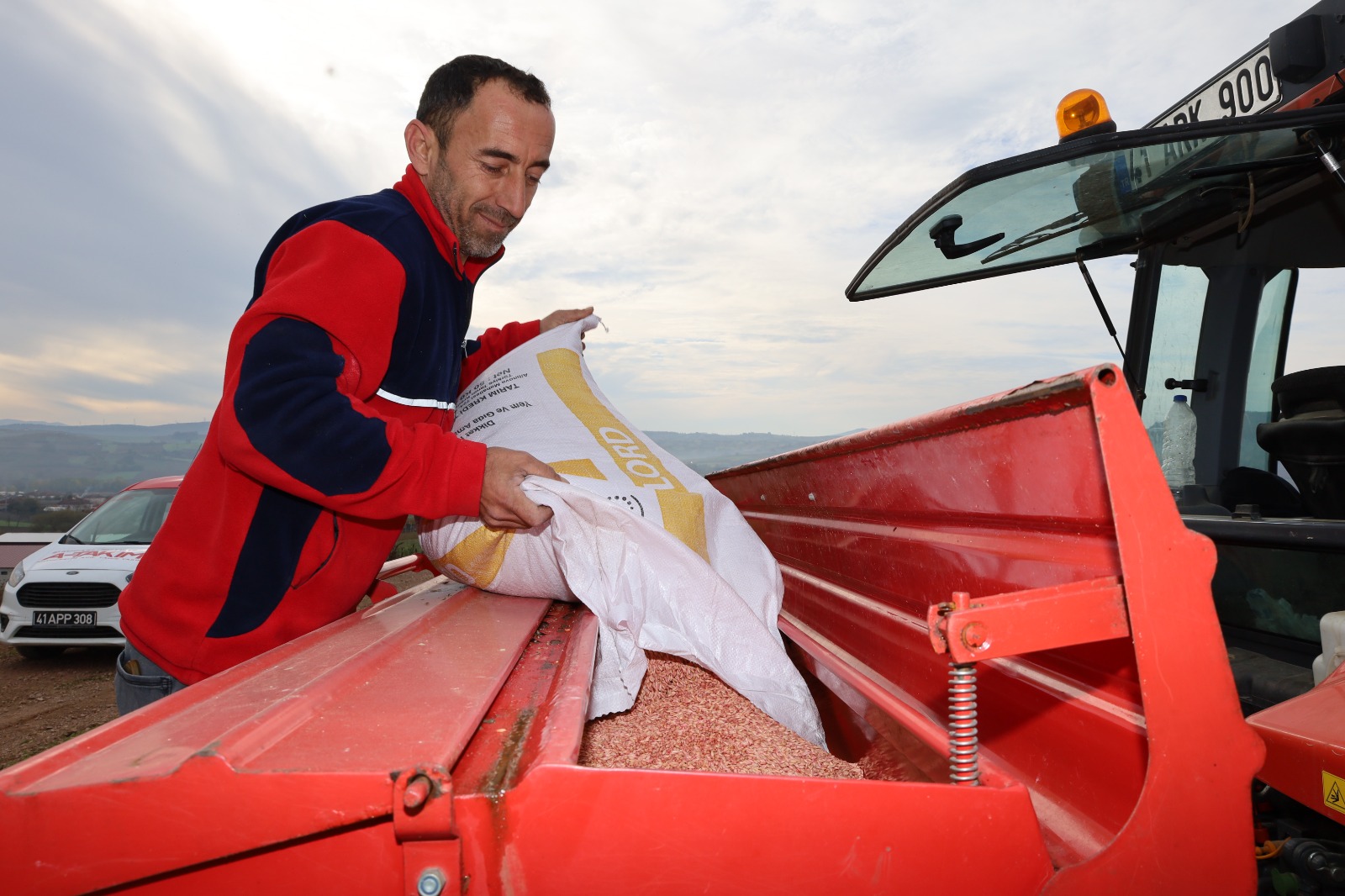 Büyükşehir'in Hibeli Tohumları Toprakla Buluştu (2)