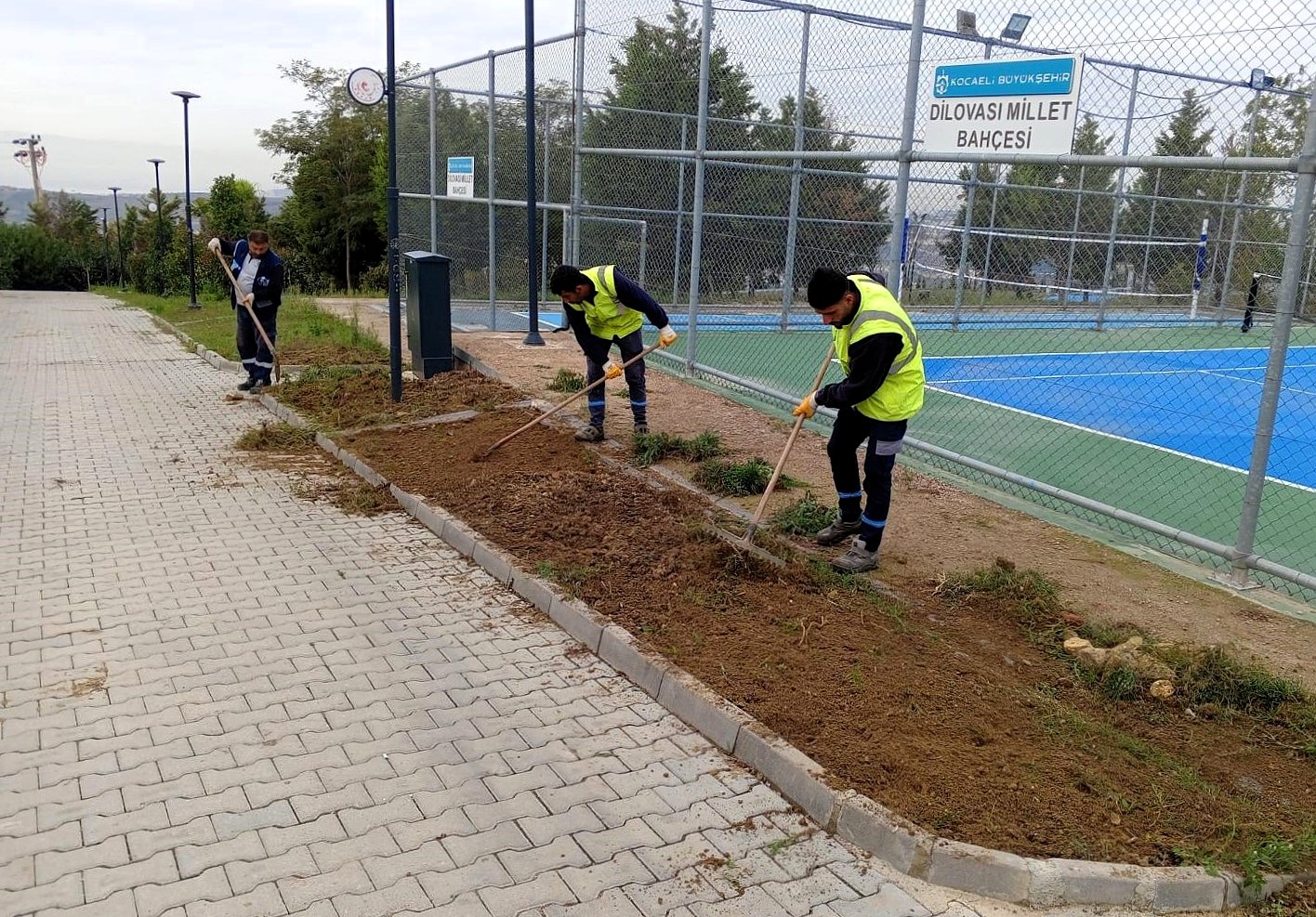 Dilovası Millet Bahçesi Dip Köşe Temizleniyor (8)